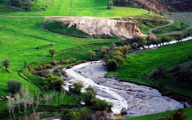 چشمه کانی گراوان سردشت